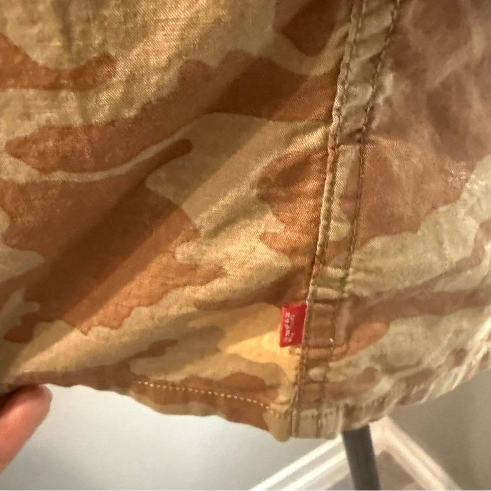 Levi's‎ Camouflage Button-Up Shirt